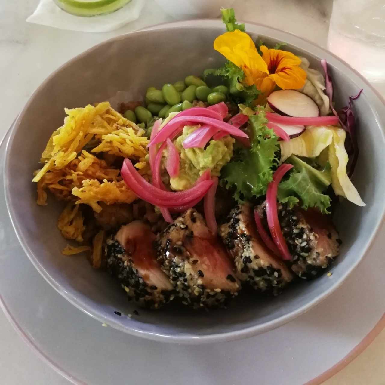 Bowl de atún (olvidé el nombre del plato) 