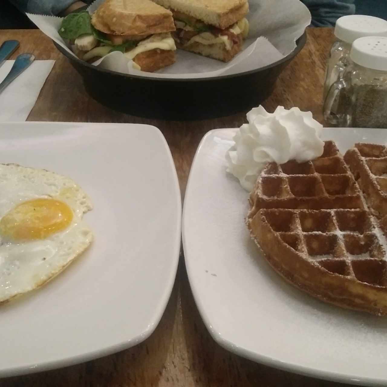 waffles & Pollo Club