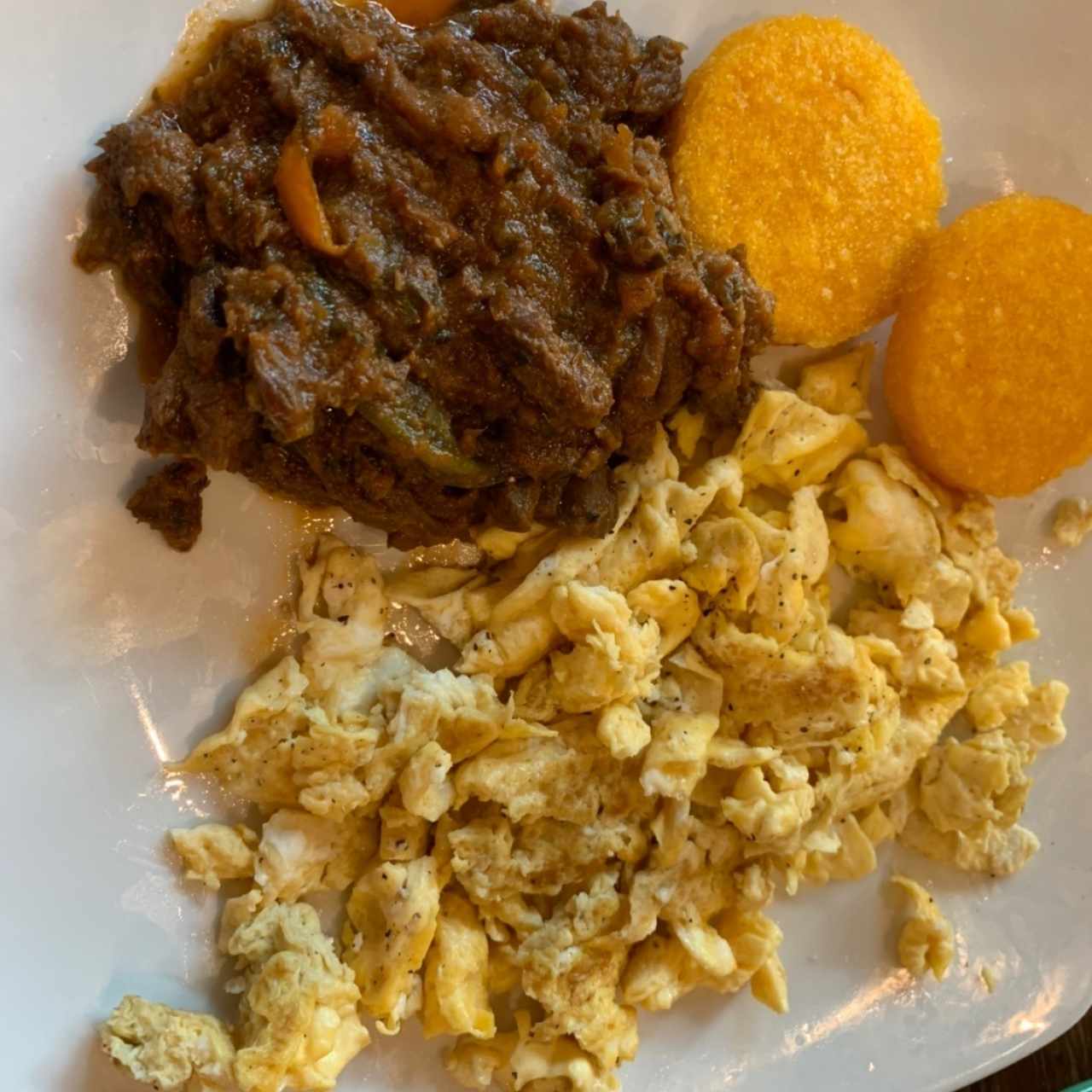 El Panameño (Bistec Picado, 2 Huevos al Gusto y 2 Tortillas de Maíz Fritas)