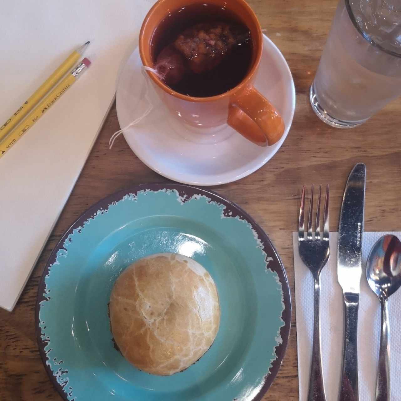 pie de pollo y té de cranberry 