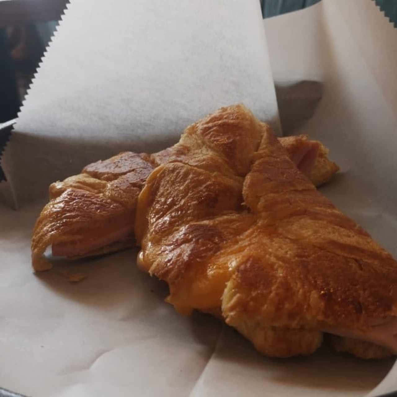 Croissant de Jamon y Queso