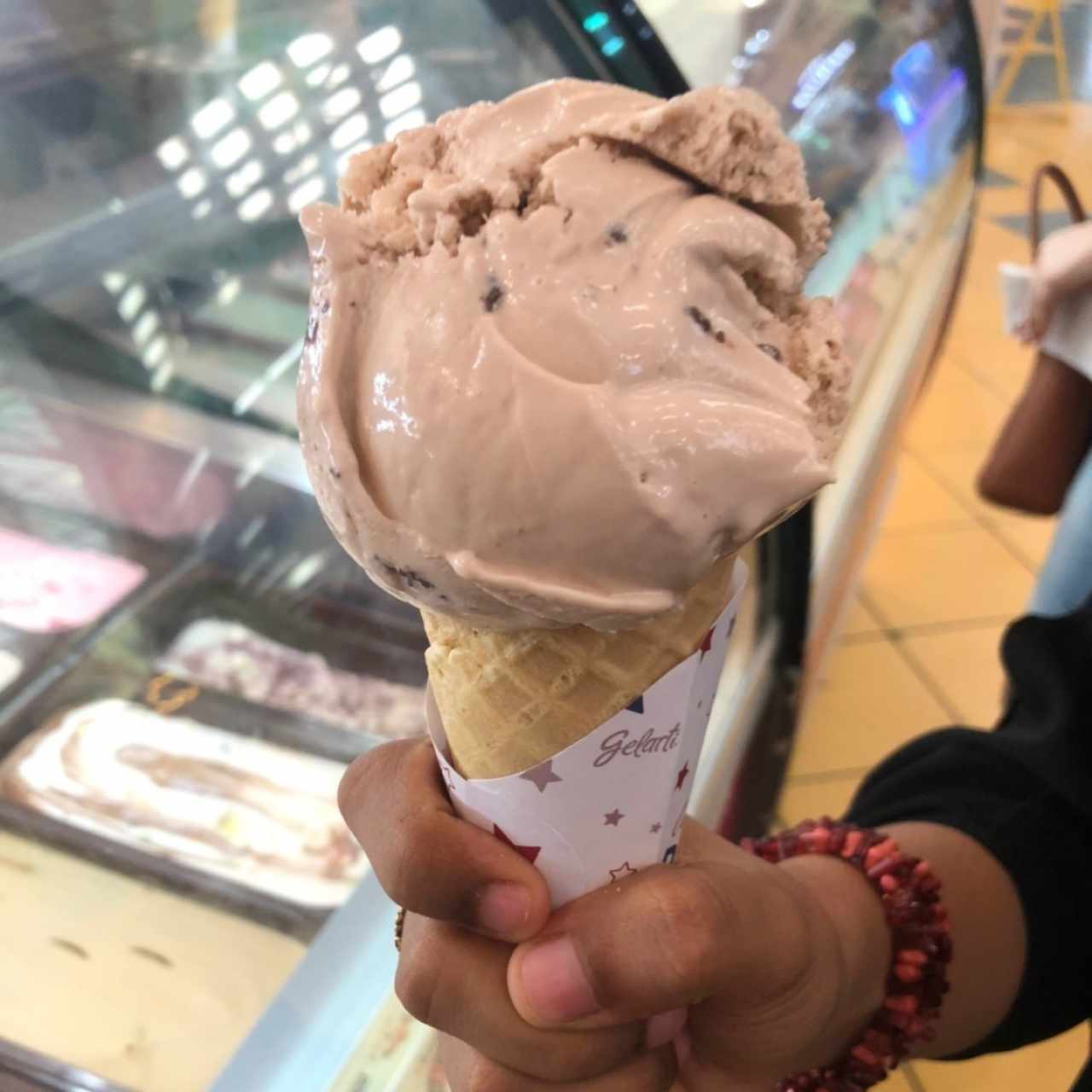 Cono con helado de brownie