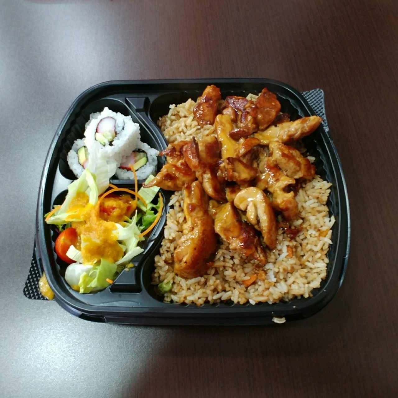 Arroz frito y pollo teriyaki