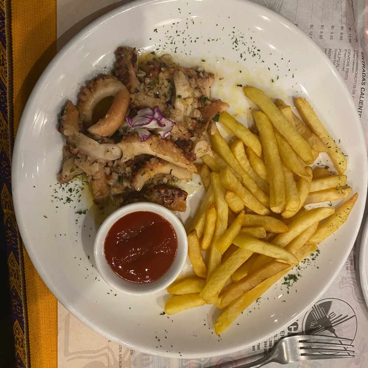 Pulpo al Ajillo con papas fritas