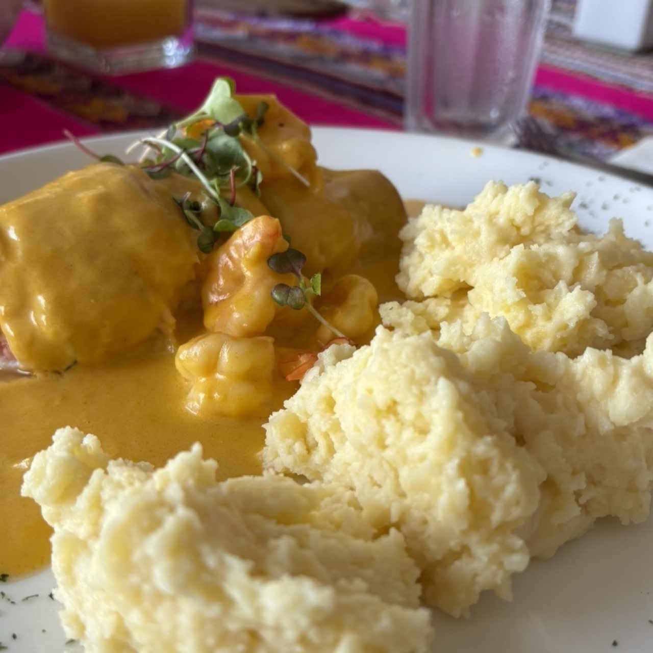 Corvina Rellena de Camarones