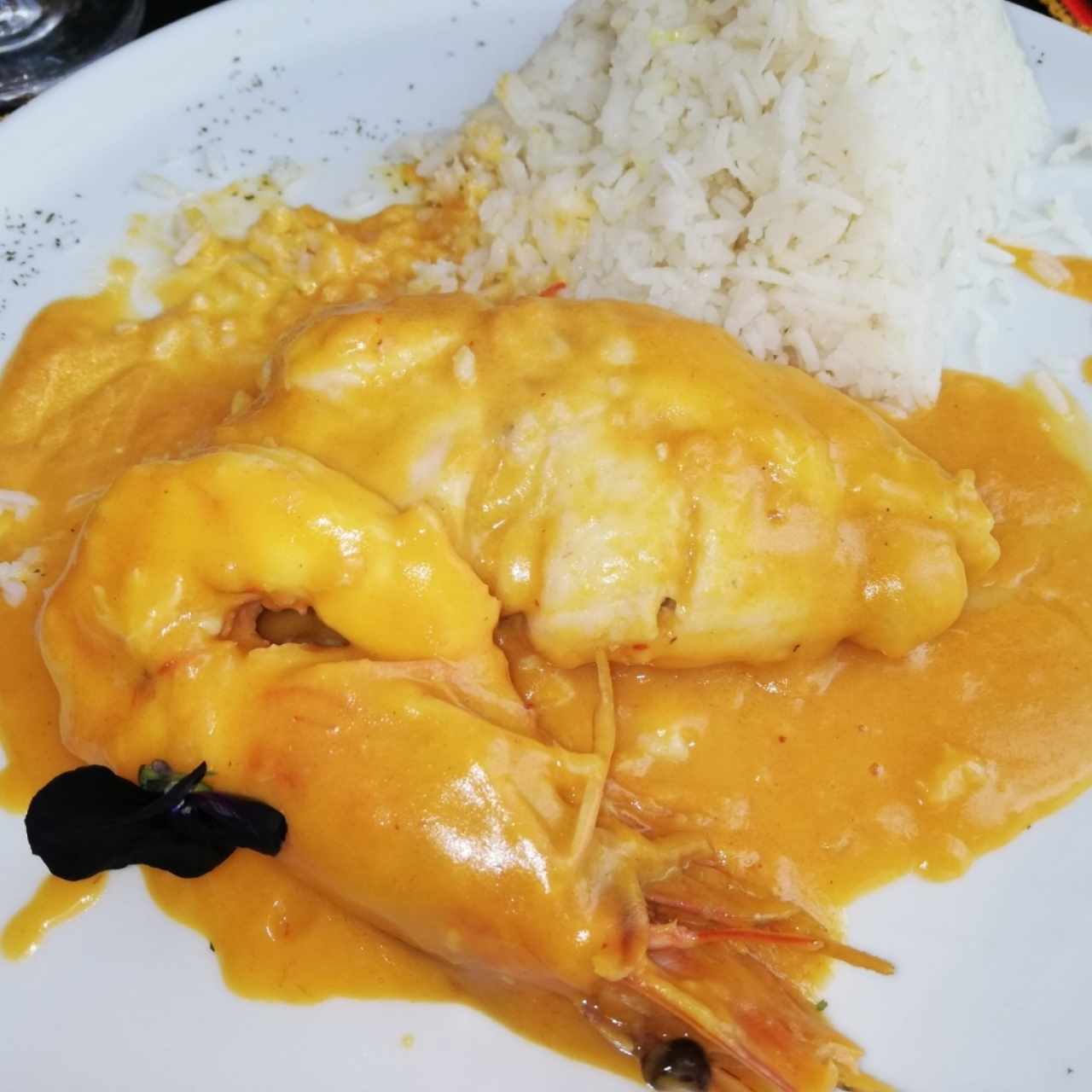 Corvina rellena de langostinos 