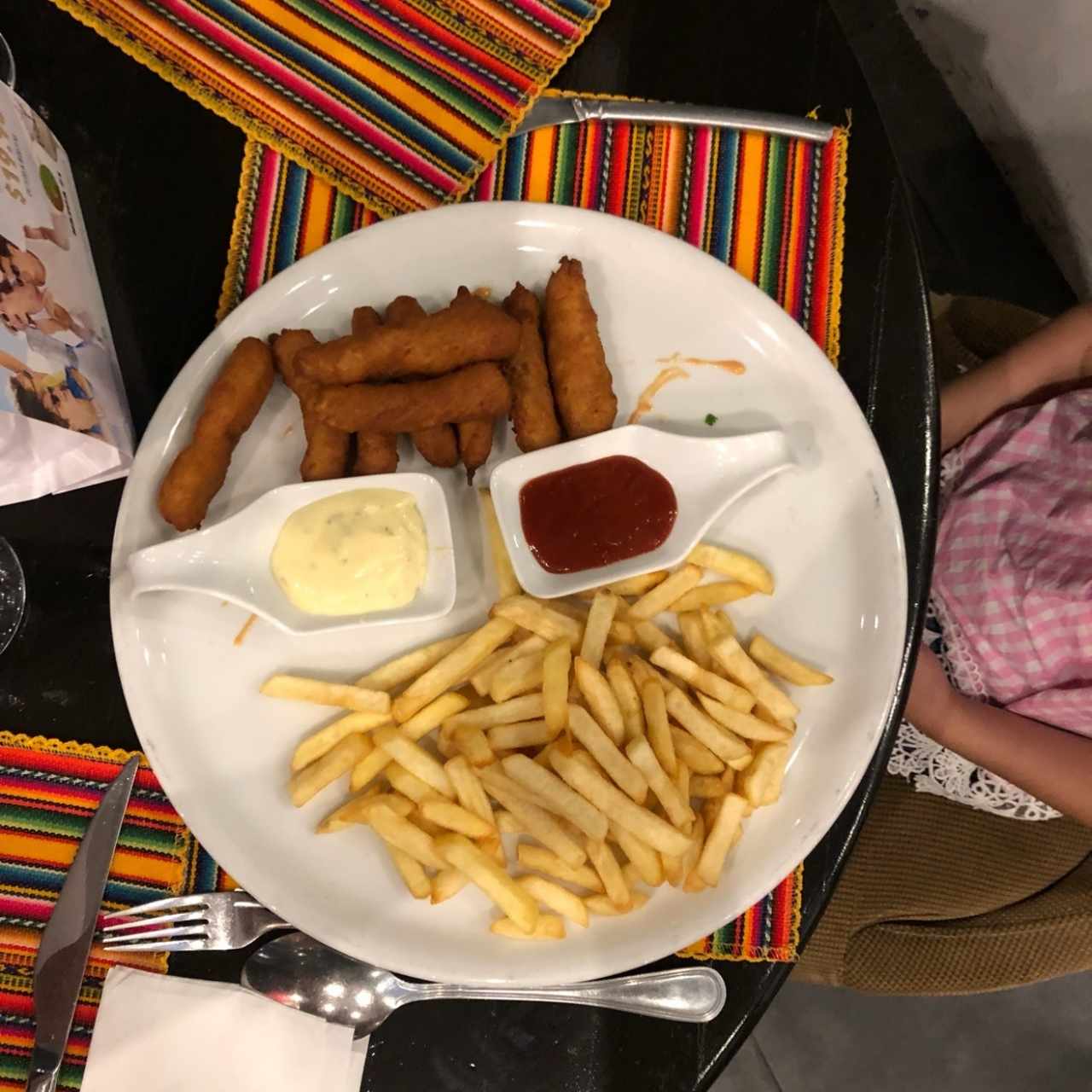 dedeotos de pescado con papitas menu infantil