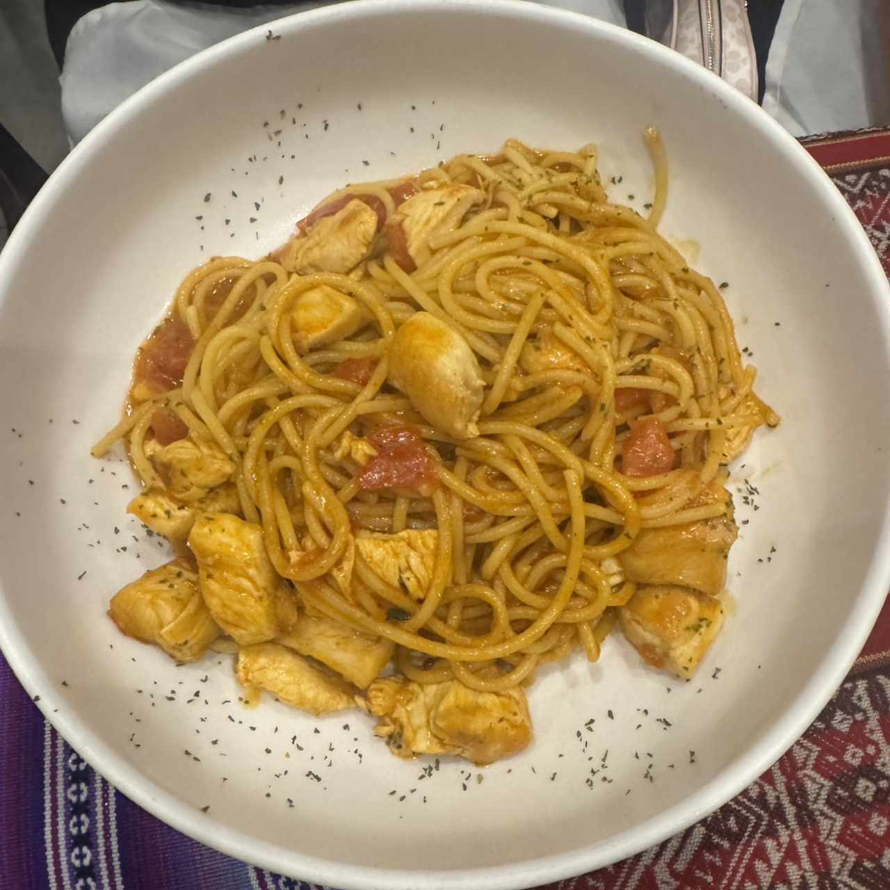 pasta con pollo salsa roja