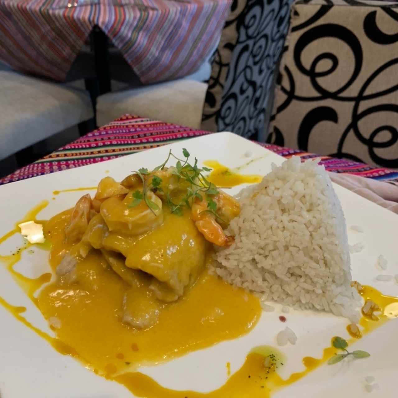 Pescado con salsa de mariscos