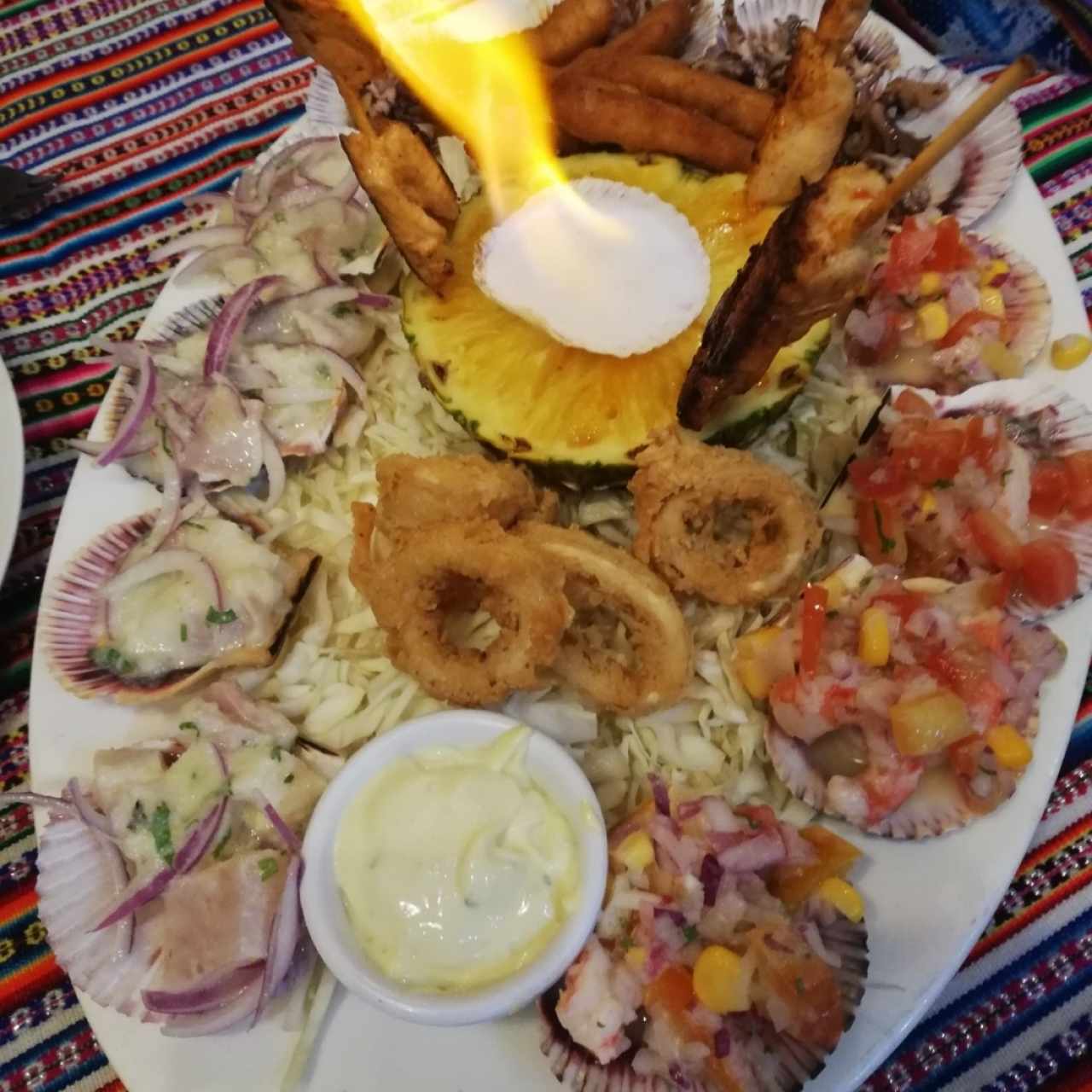 picada mixta con ceviches