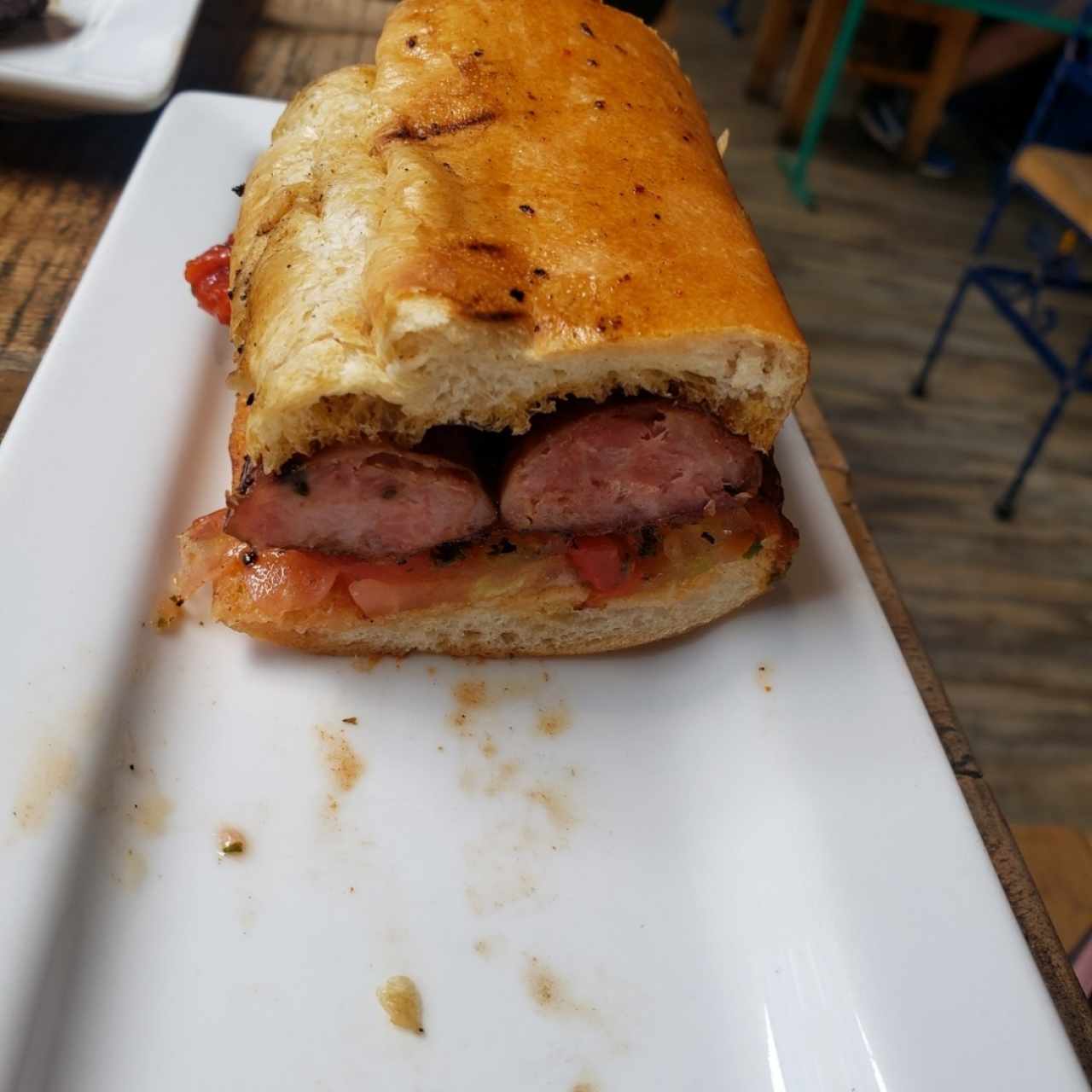 Choripan... Una delicia, si no te gusta el pimentón pues ahora te encantará con este platillo...te aseguro que te gustará! 