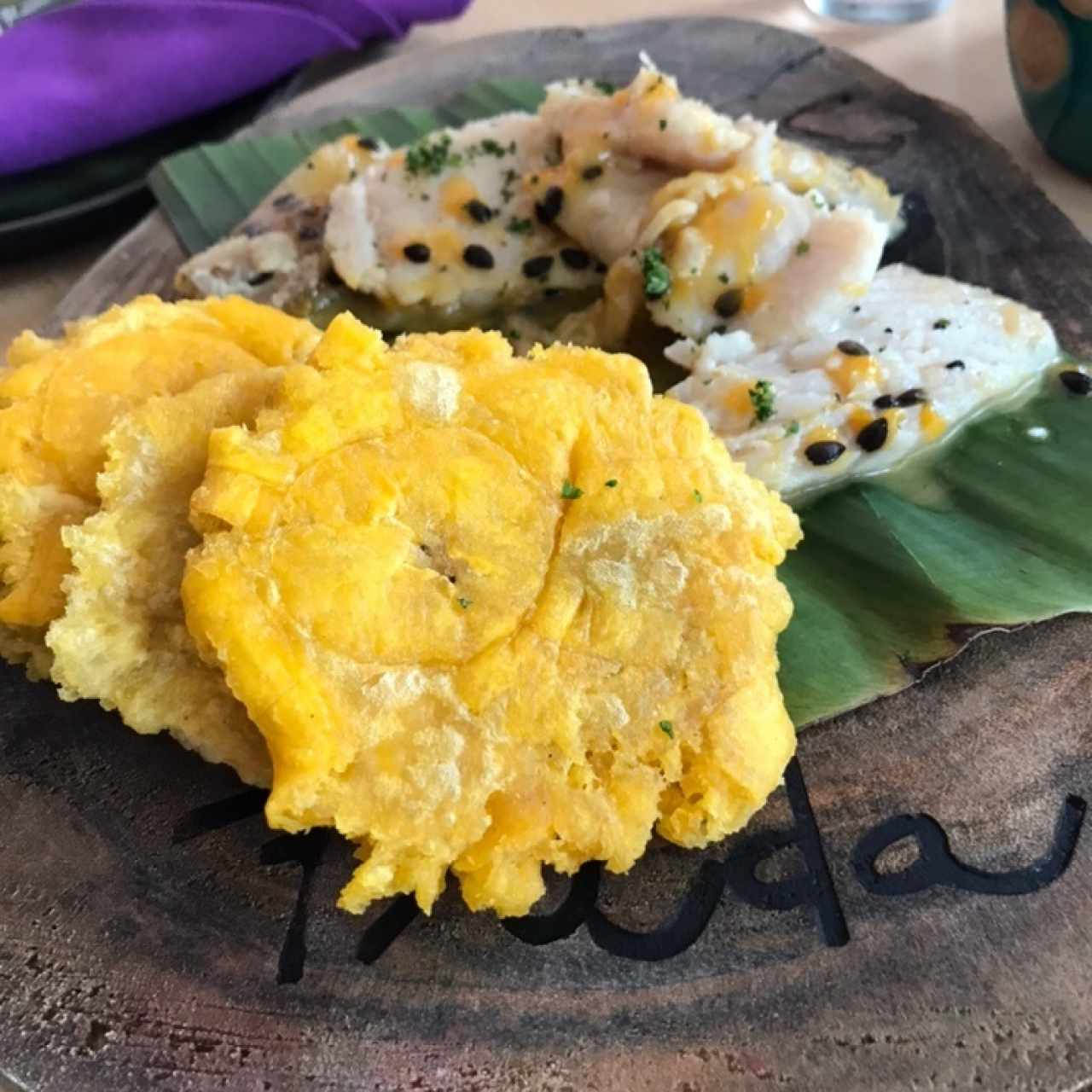 Filete de pescado en salsa de maracuyá