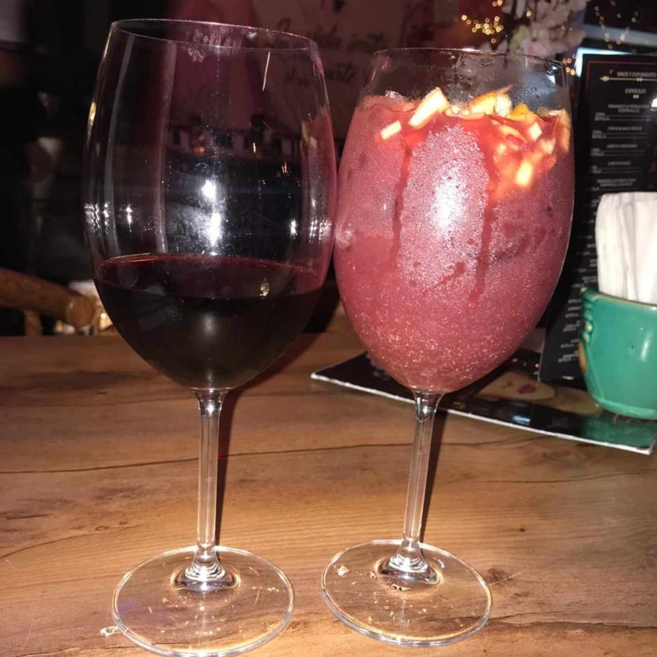 Copa de Vino y Copa de sangría. 