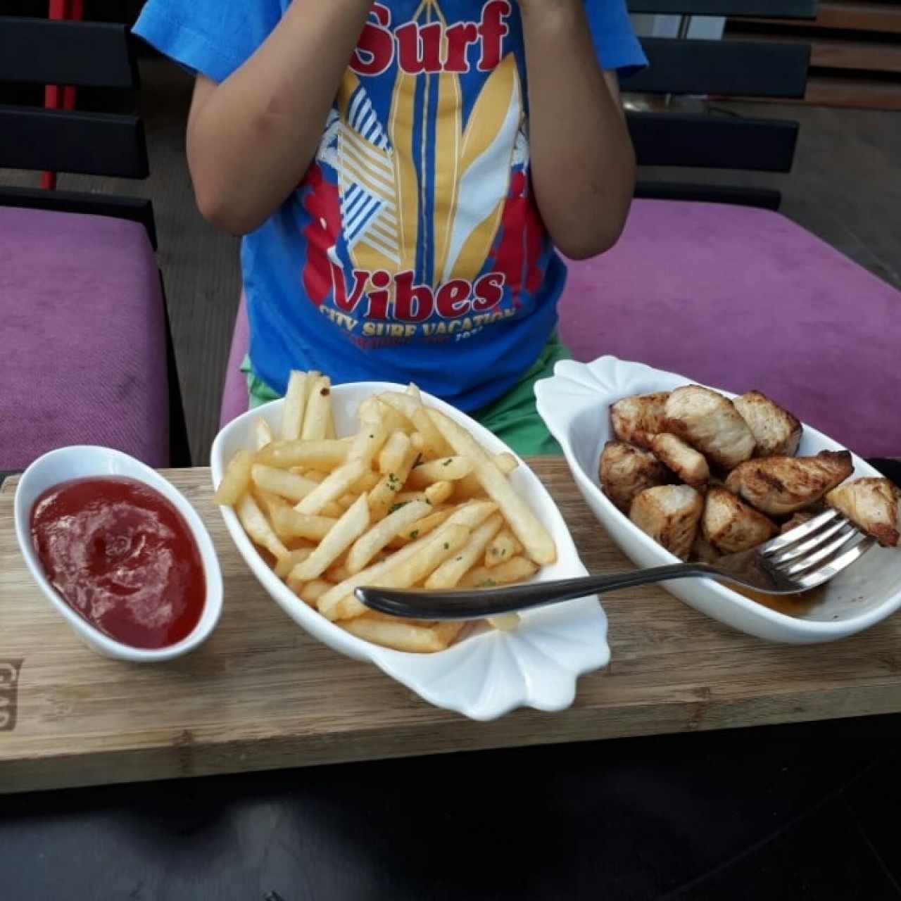 pollo.picado para niños con papas fritas