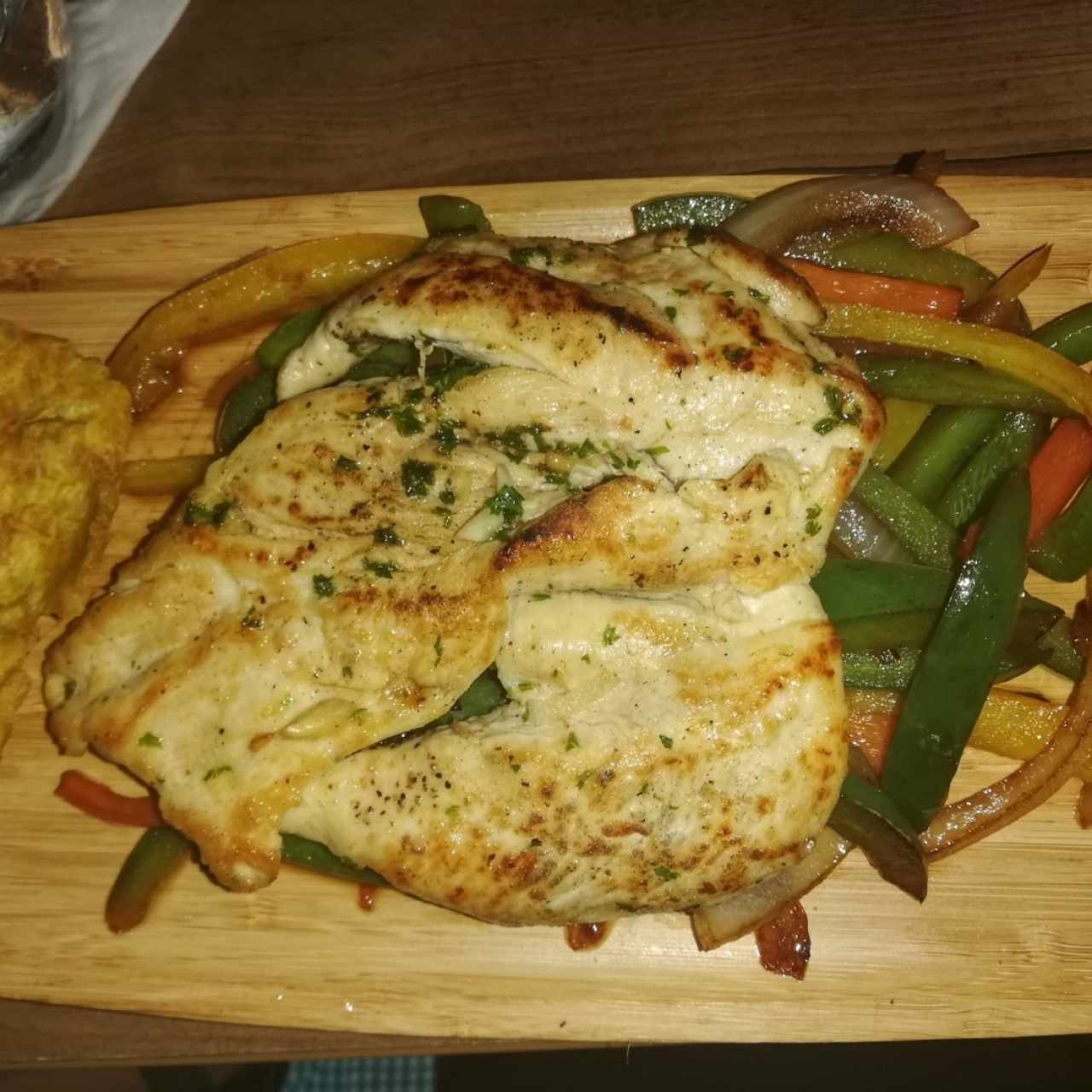 Pollo Salteado con Vegetales