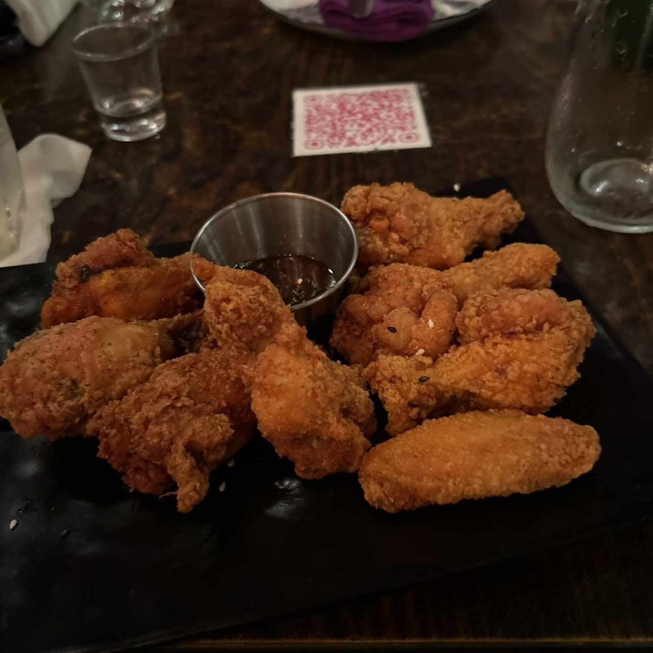 16 Alitas / BBQ, Picante o Maracuyá