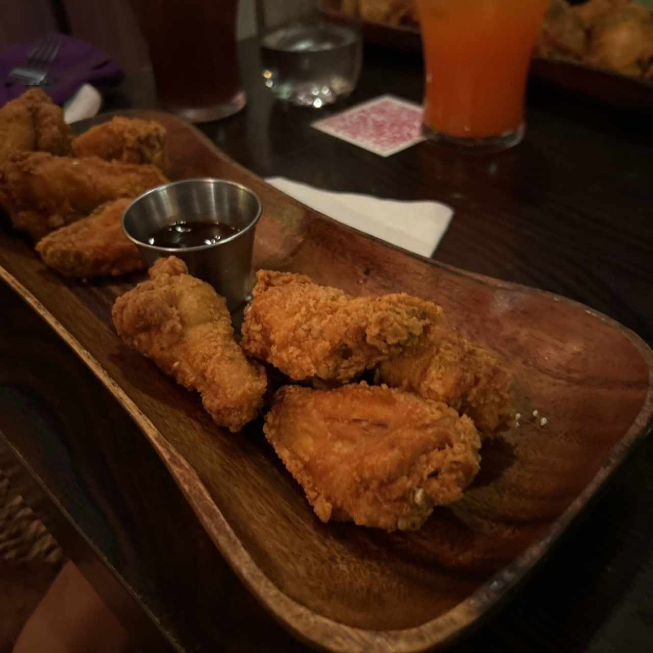 8 Alitas / BBQ, Picante o Maracuyá