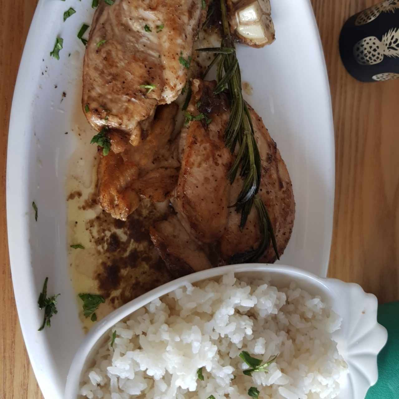 Filete de pollo con ajo y romero