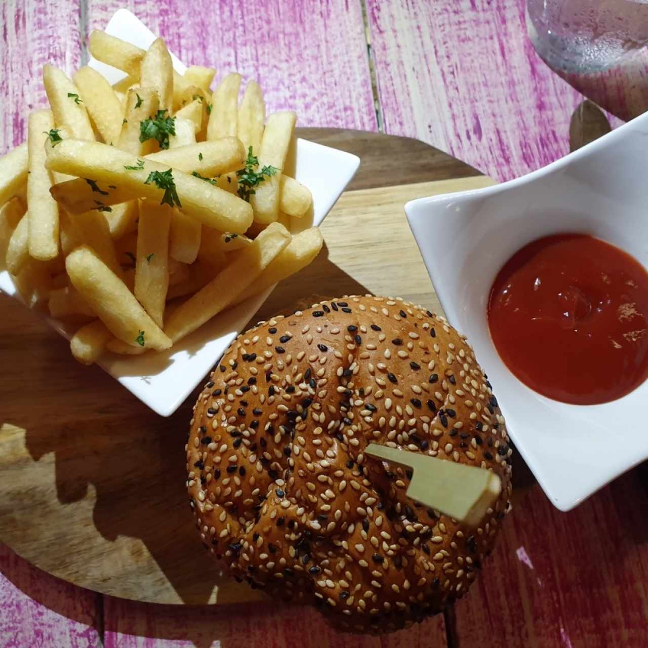 hamburguesa catrina y acompañamiento