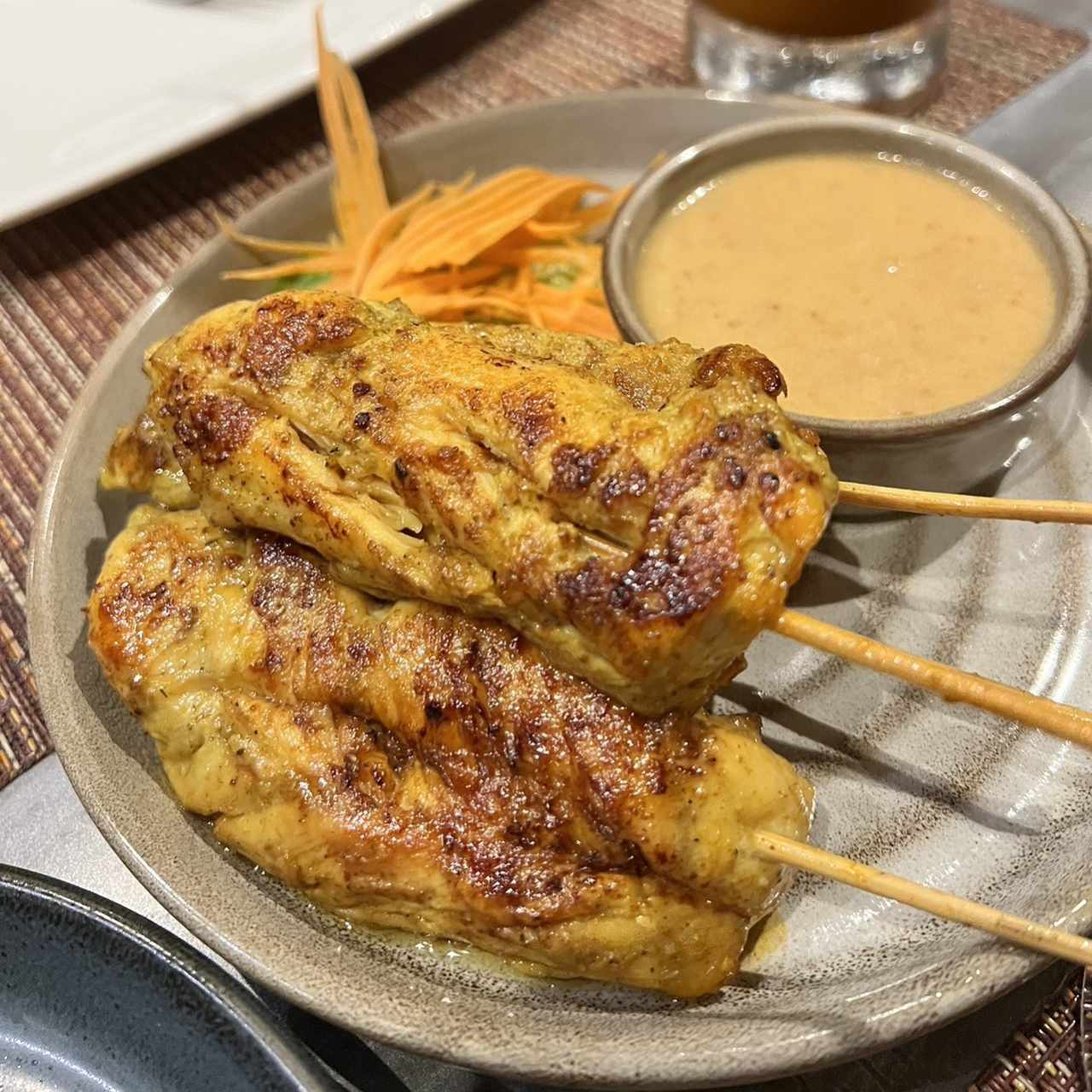 ENTRADAS - CHICKEN SATAY