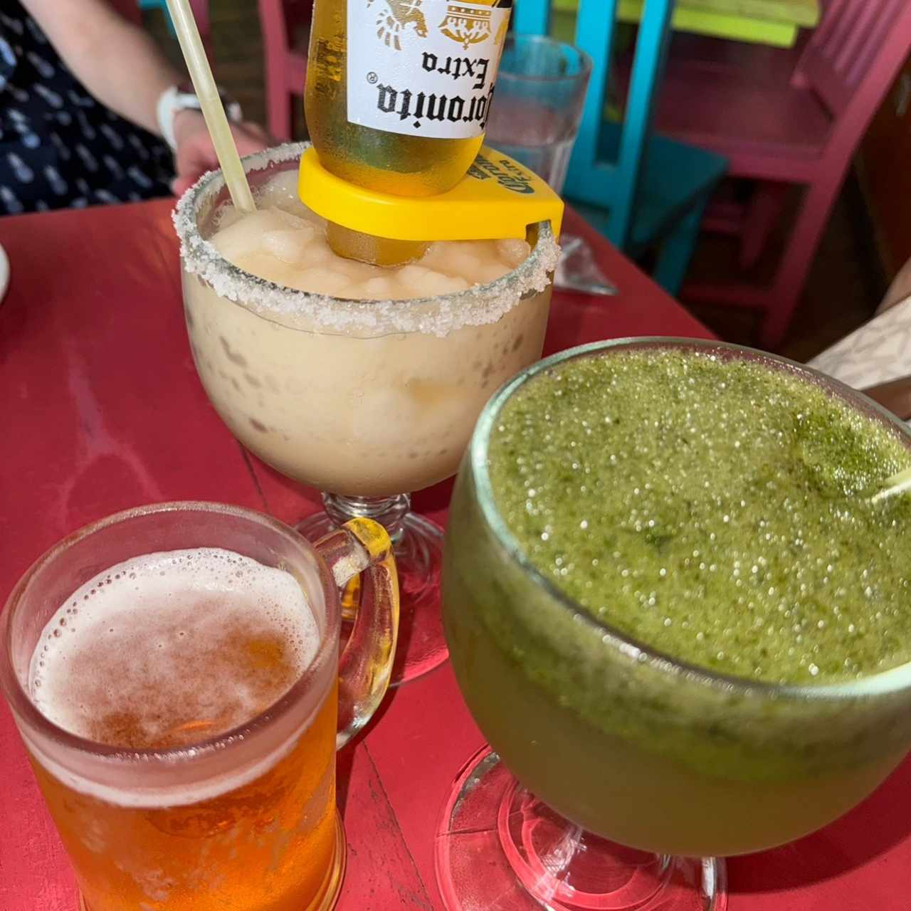 margarota, cerveza y limonada de hierbabuena