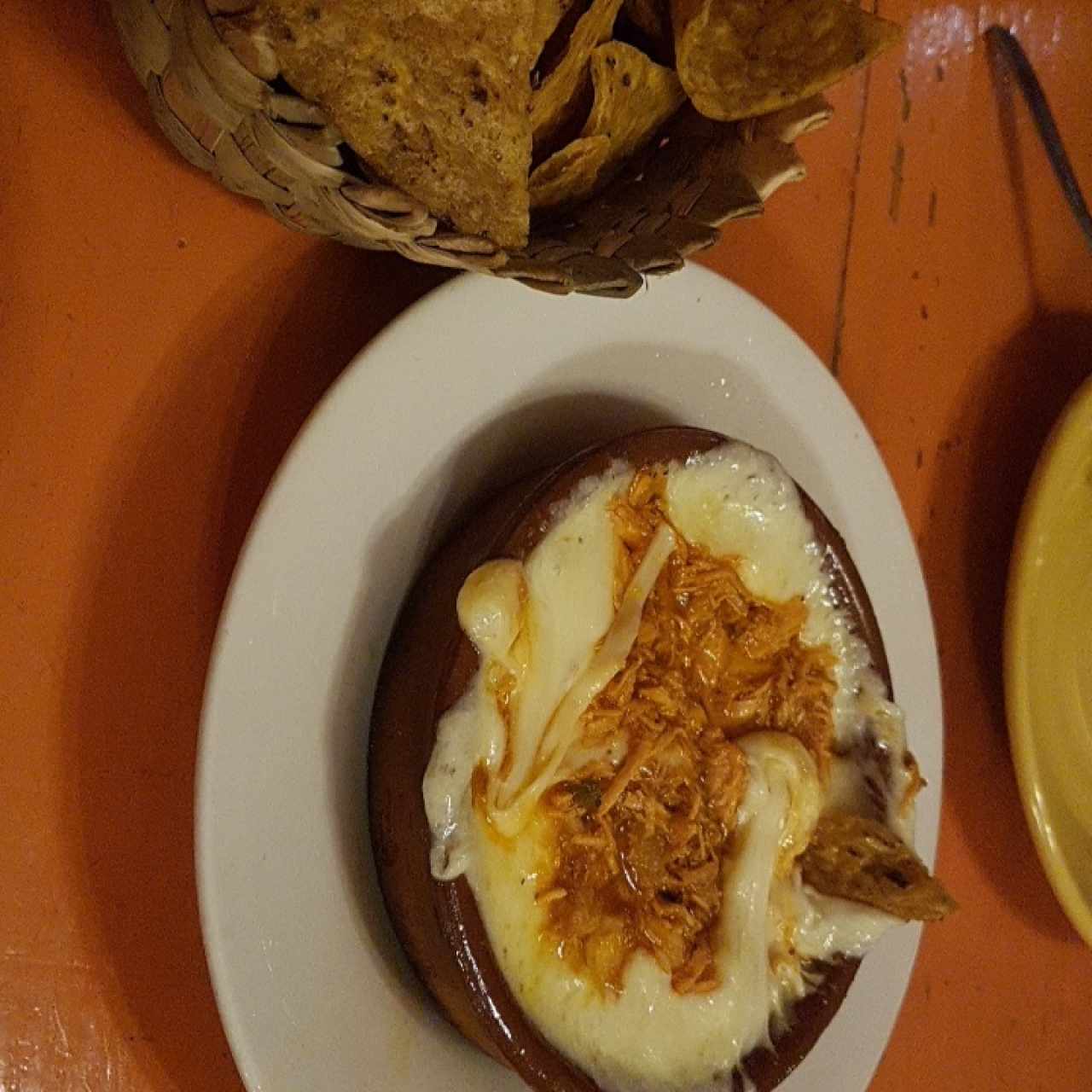 queso fundido de pollo