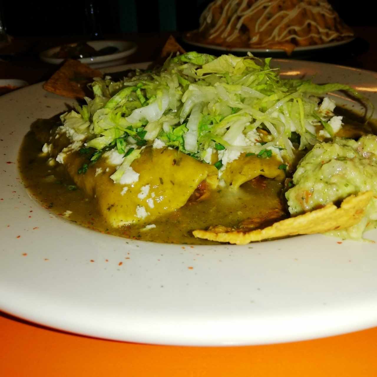 Enchilada de pollo en salsa verde