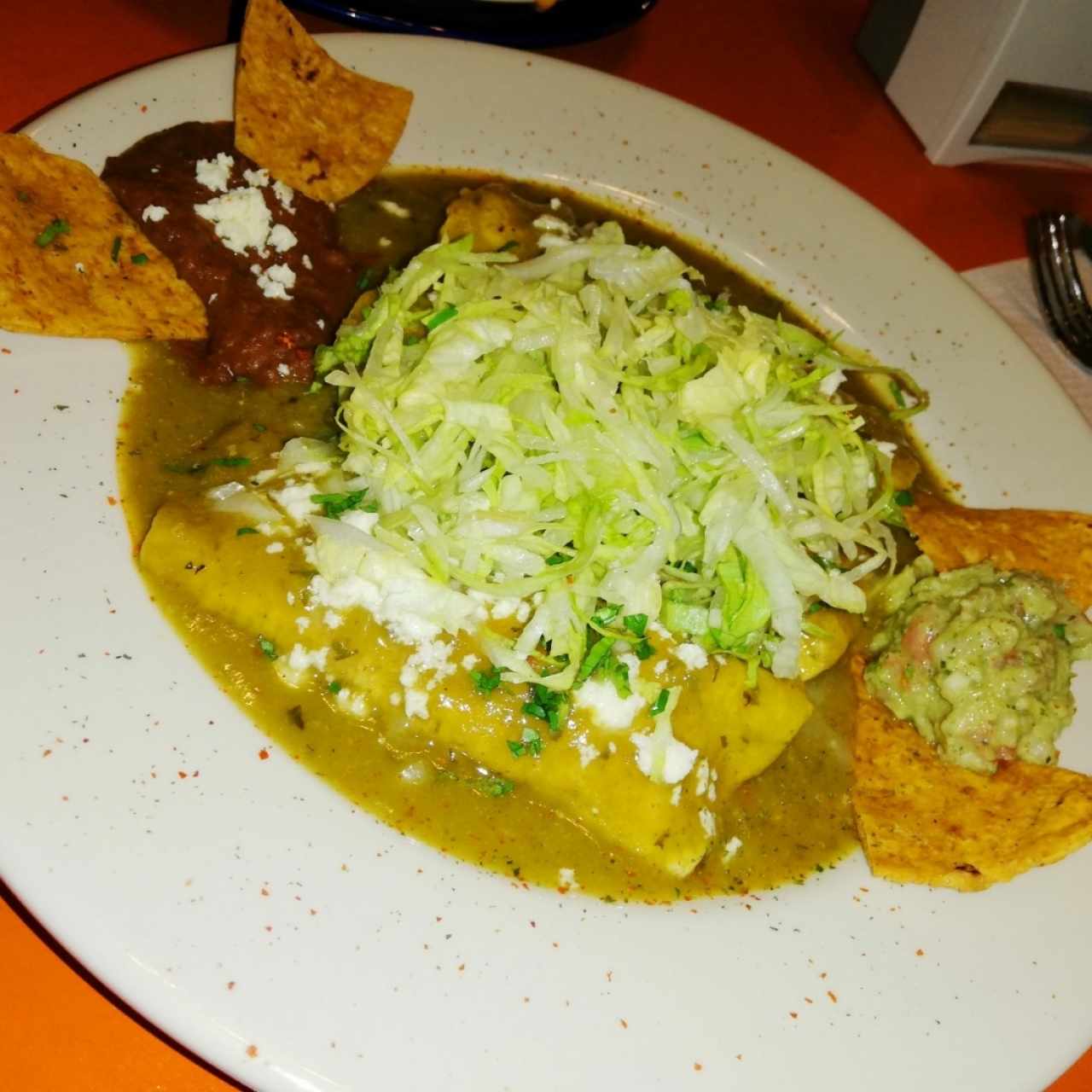 Enchilada de pollo en salsa verde