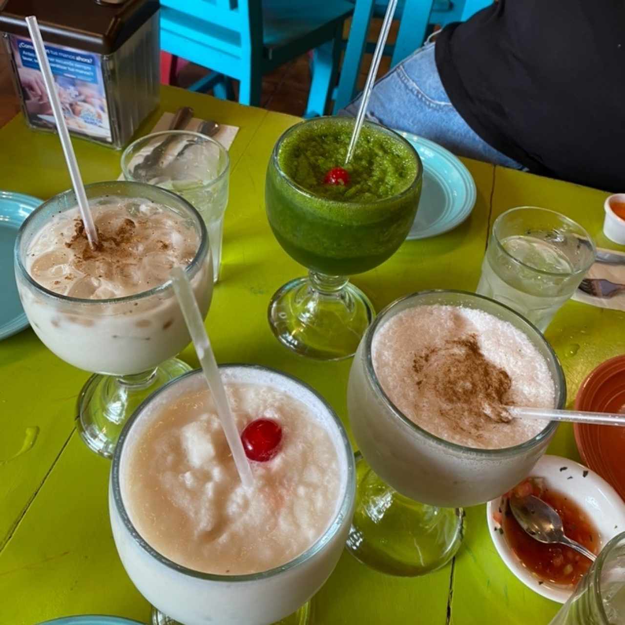 horchata de coco, limonada de coco y limonada de hierba buena 