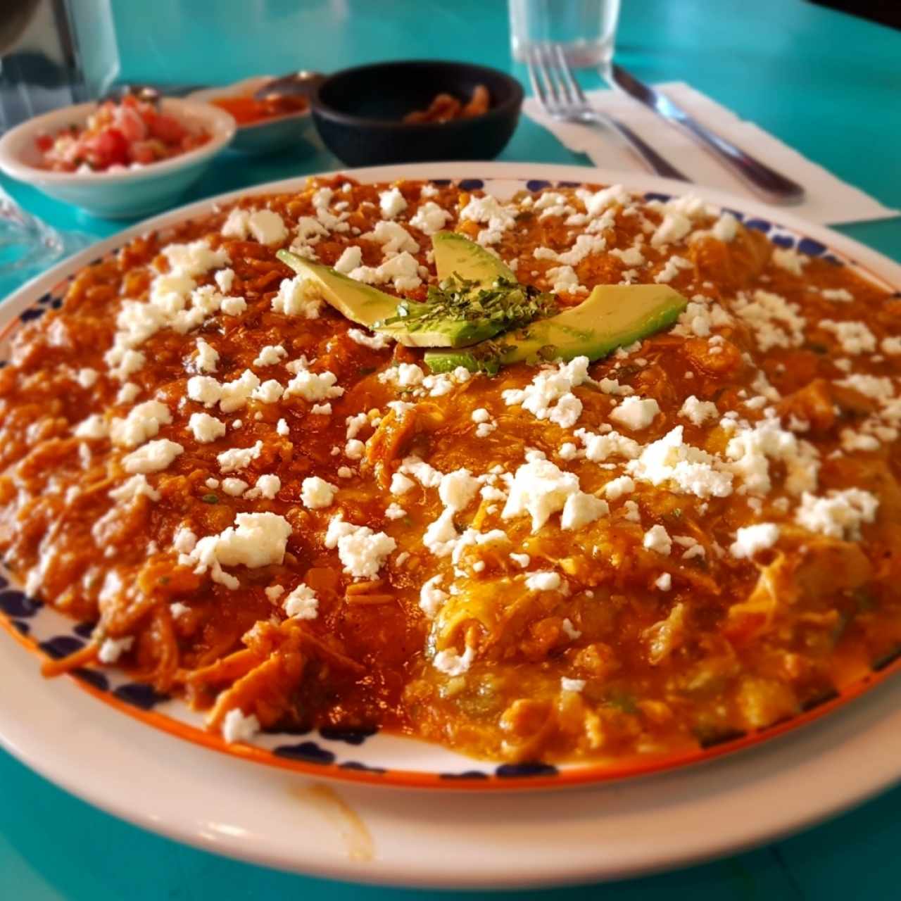 chilaquiles mixtos divorciados