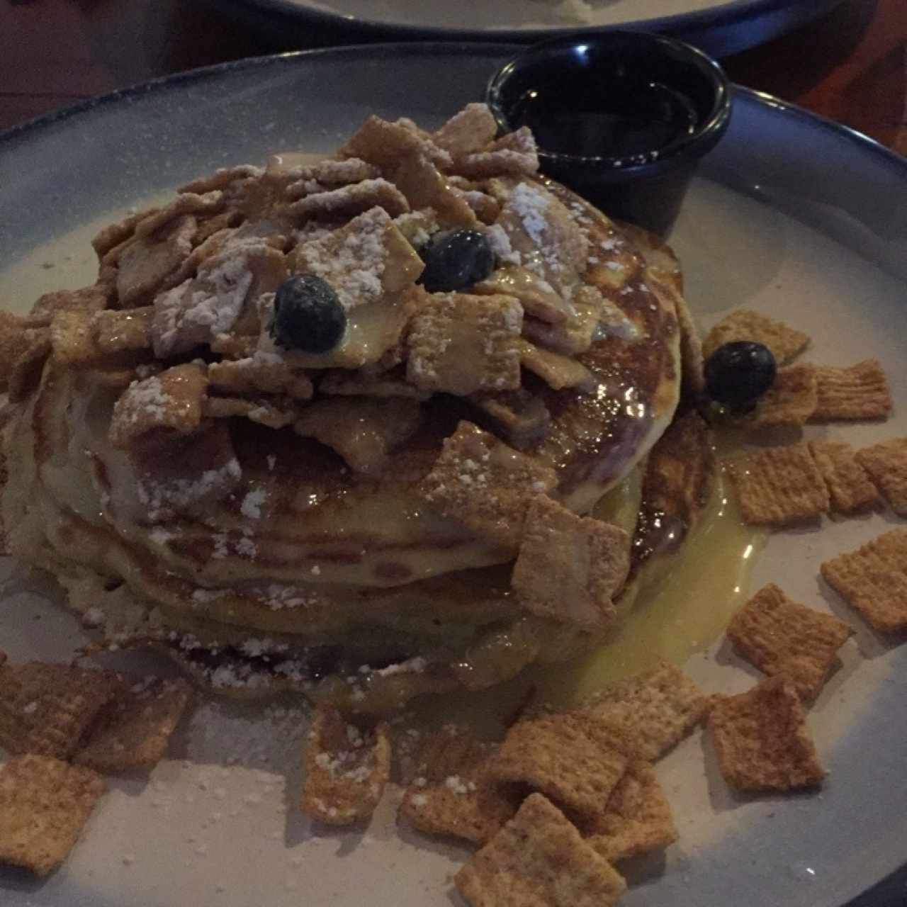 Pancake con leche condensada y cini minis