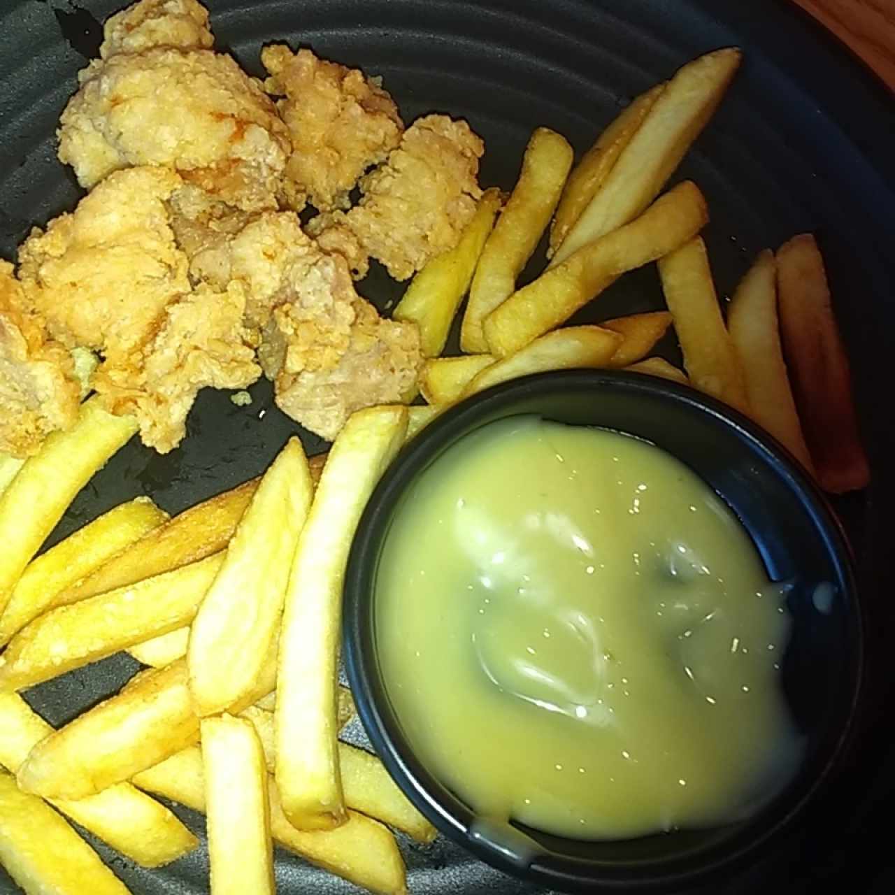 nuggets con papas menu de niño