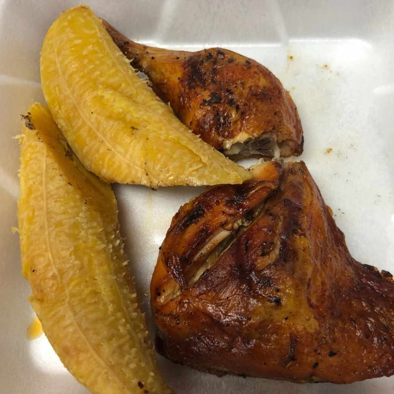 pollo y plátano asado