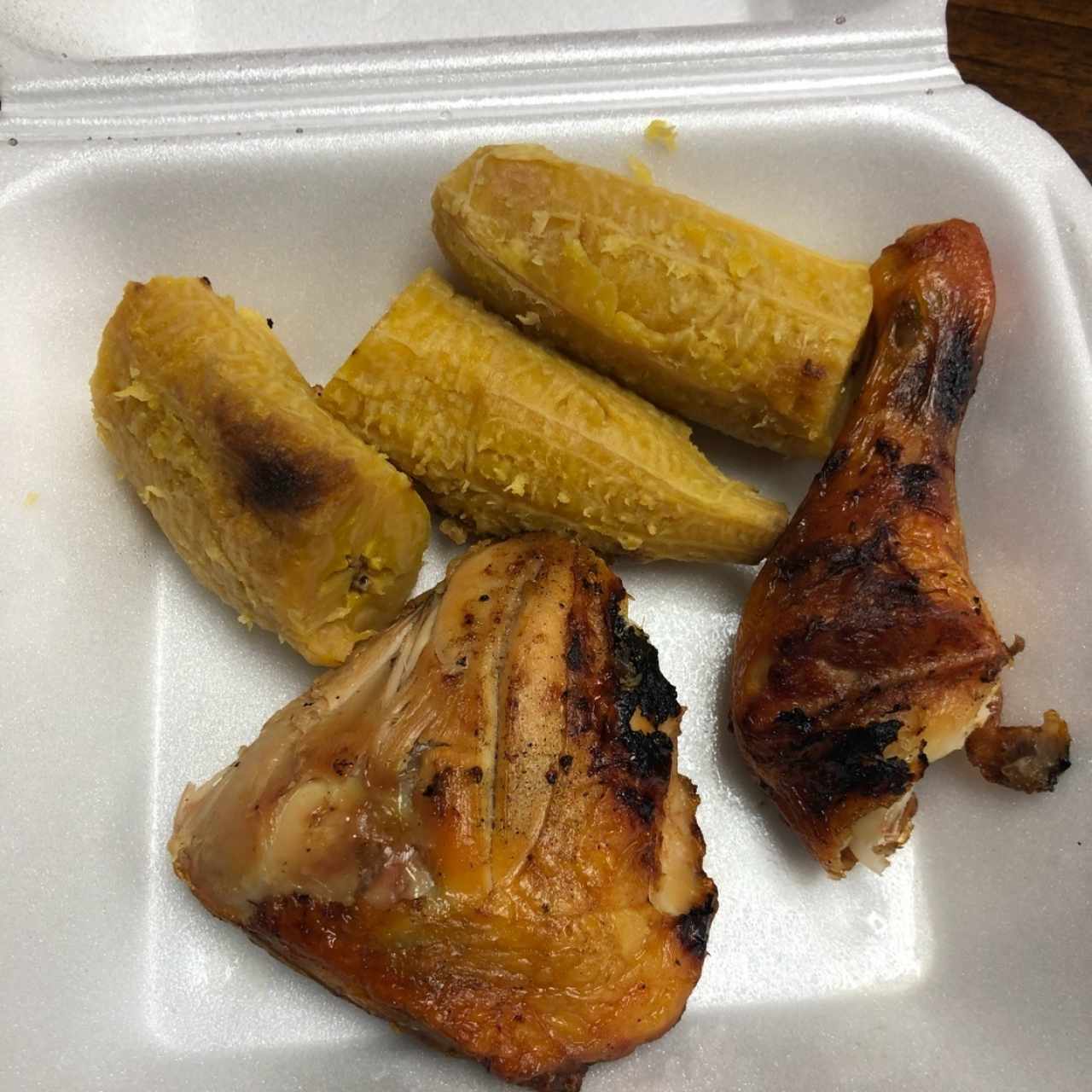 pollo y plátano asado