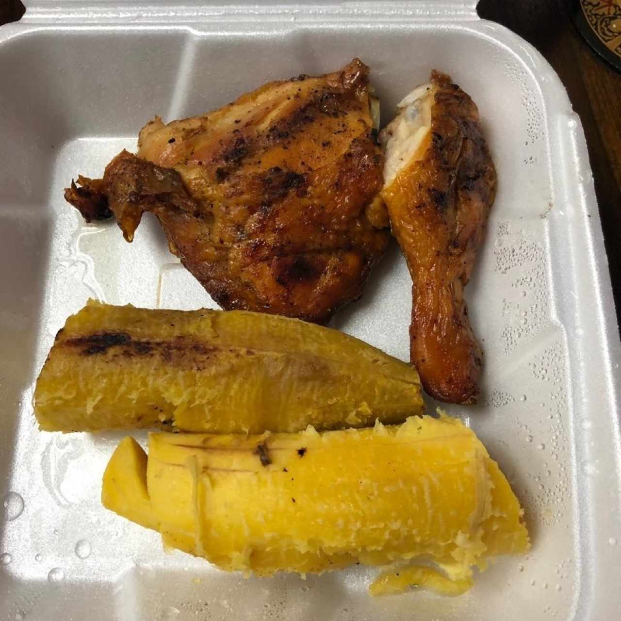 pollo asado y platano hervido