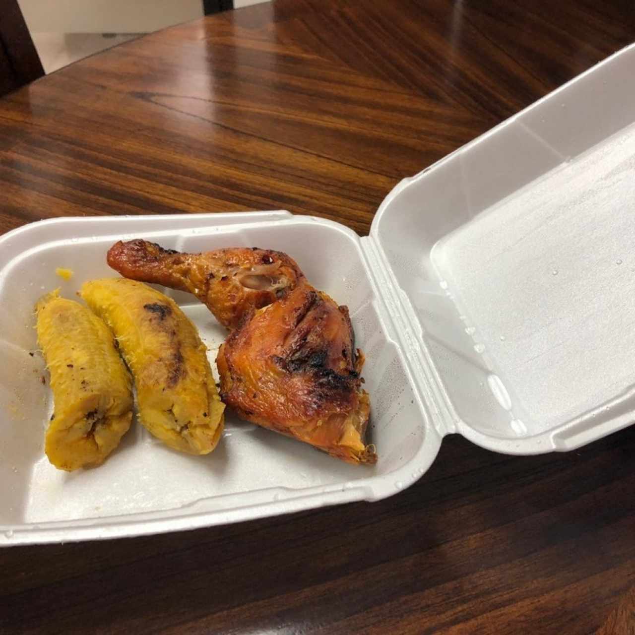 pollo asado con platano asado