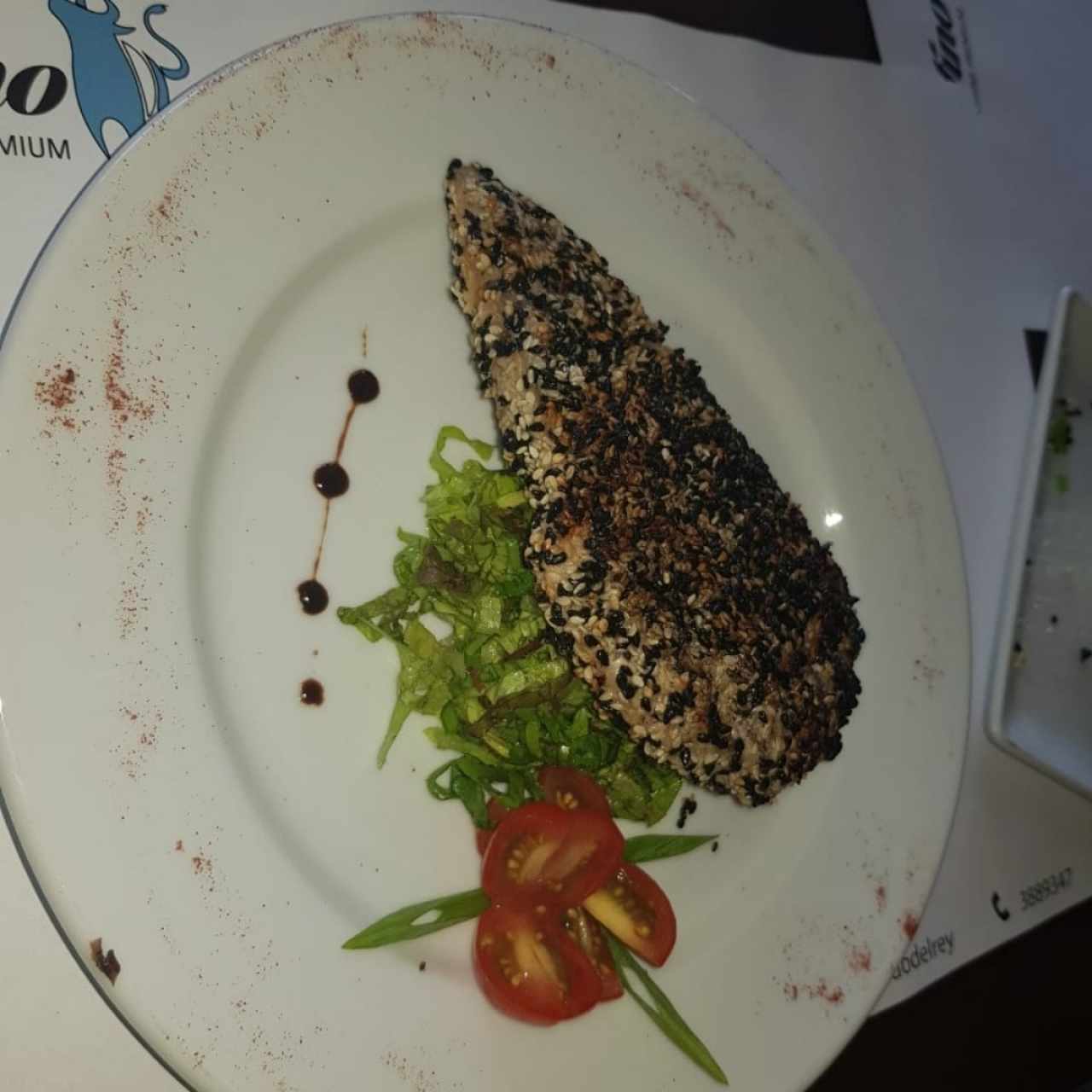 SALMÓN A LA PARRILLA AL ROMERO Y LIMÓN