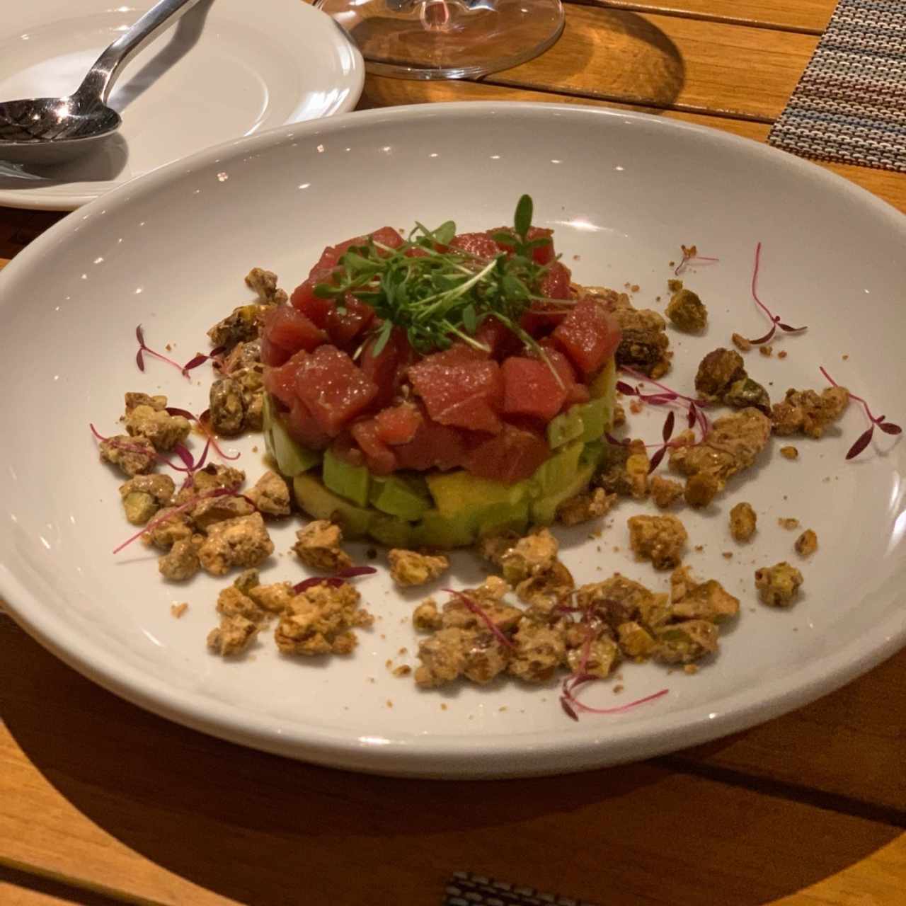 Tuna tartare con pistachos