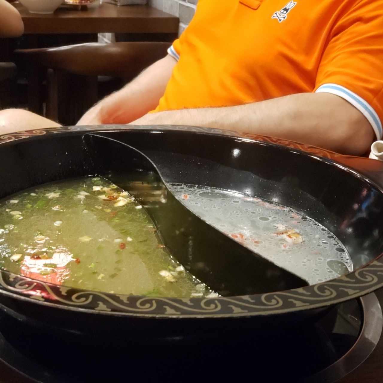 El Pot con caldo de hueso y caldo de pescado