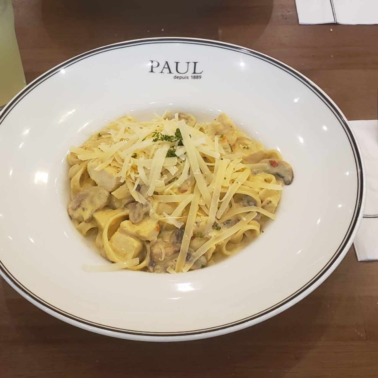 Fetuccini de Pollo y Champiñones