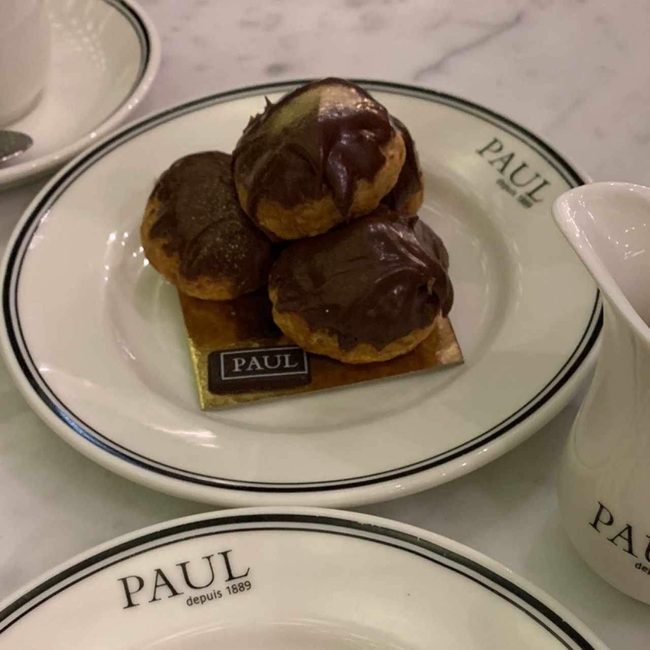 profiteroles rellenos de chocolate