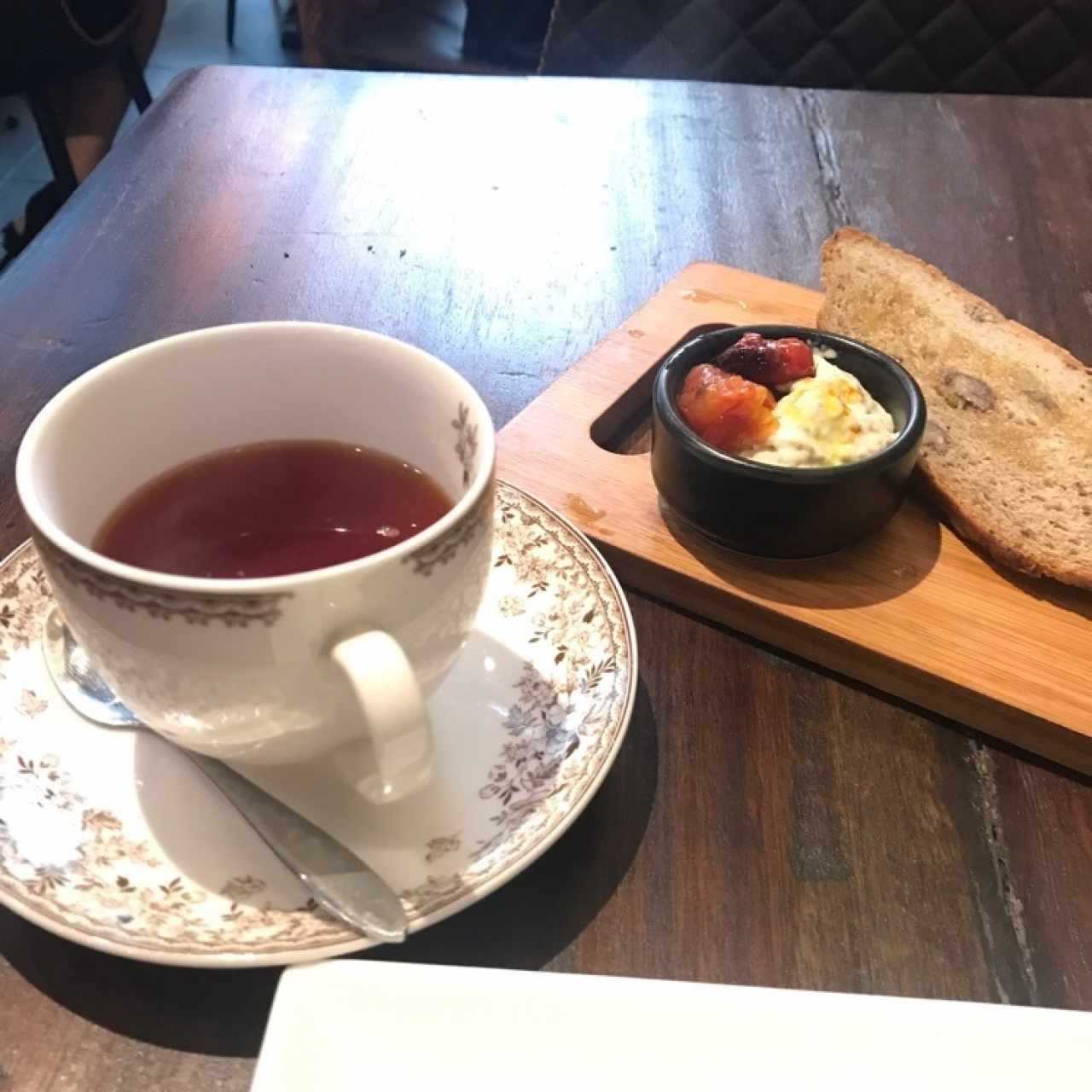 infusión Rooibos con naranja y pan cortesía con Baba Ganoush