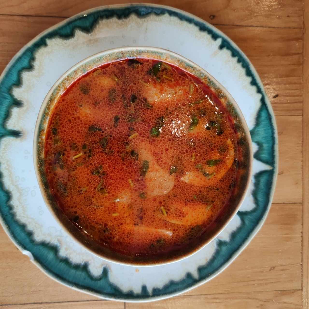 Sopa Tom yum pequeña (16 onzas) 