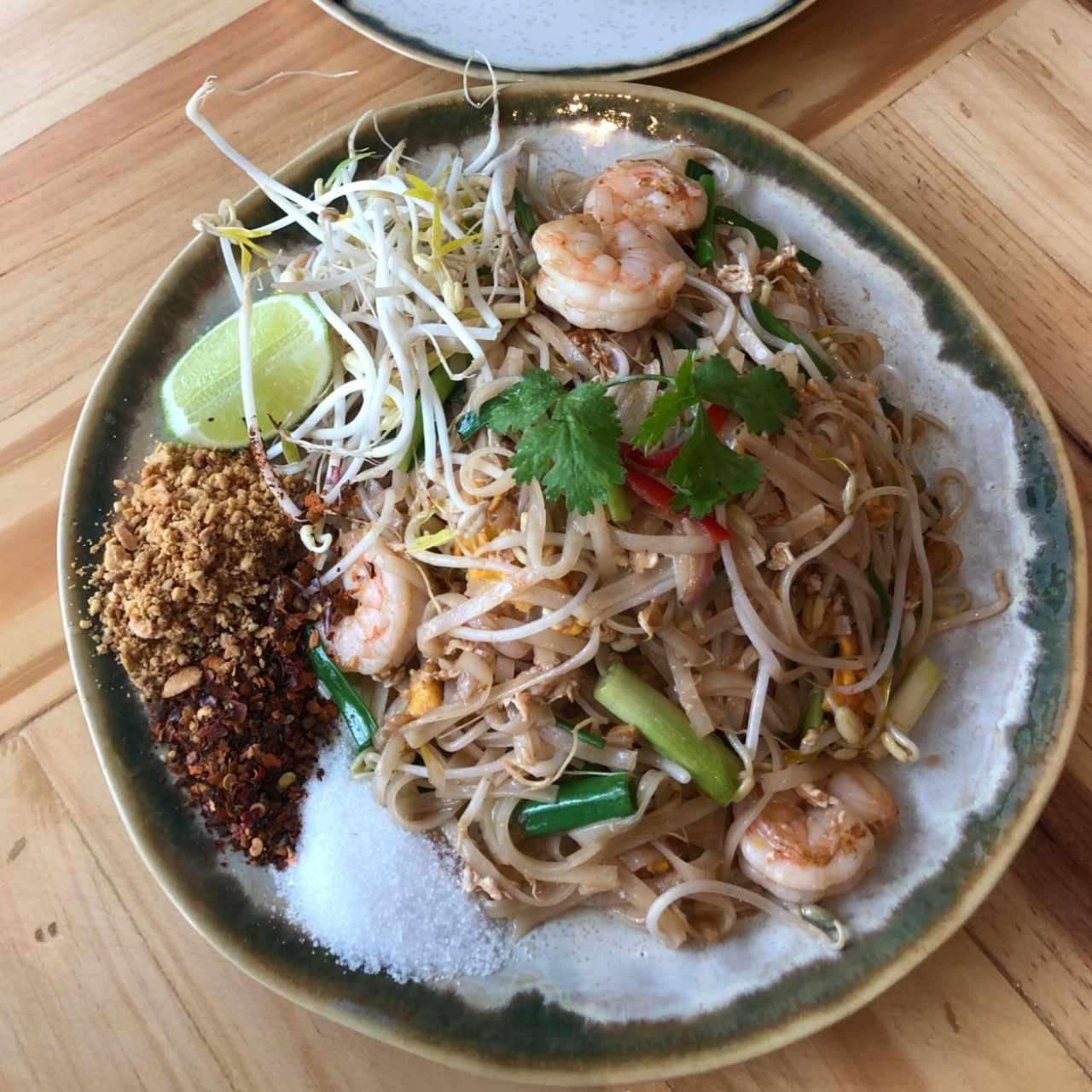 pad Thai con camarones estilo tailandes.