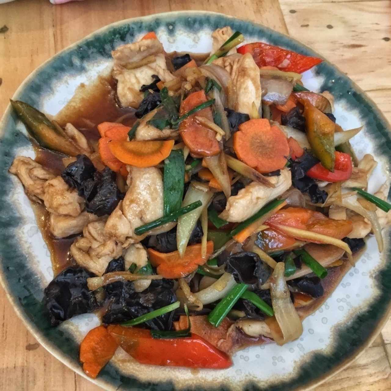 Salteado de Pollo con Vegetales y Gengibre