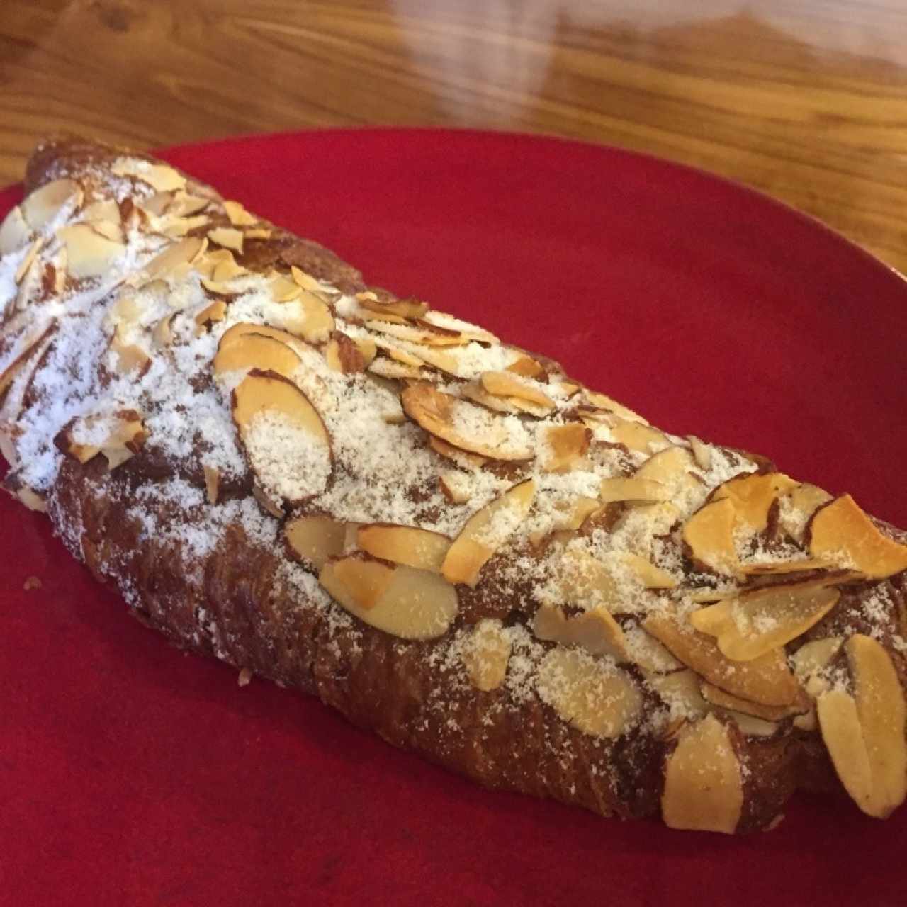 Croissant relleno con crema 