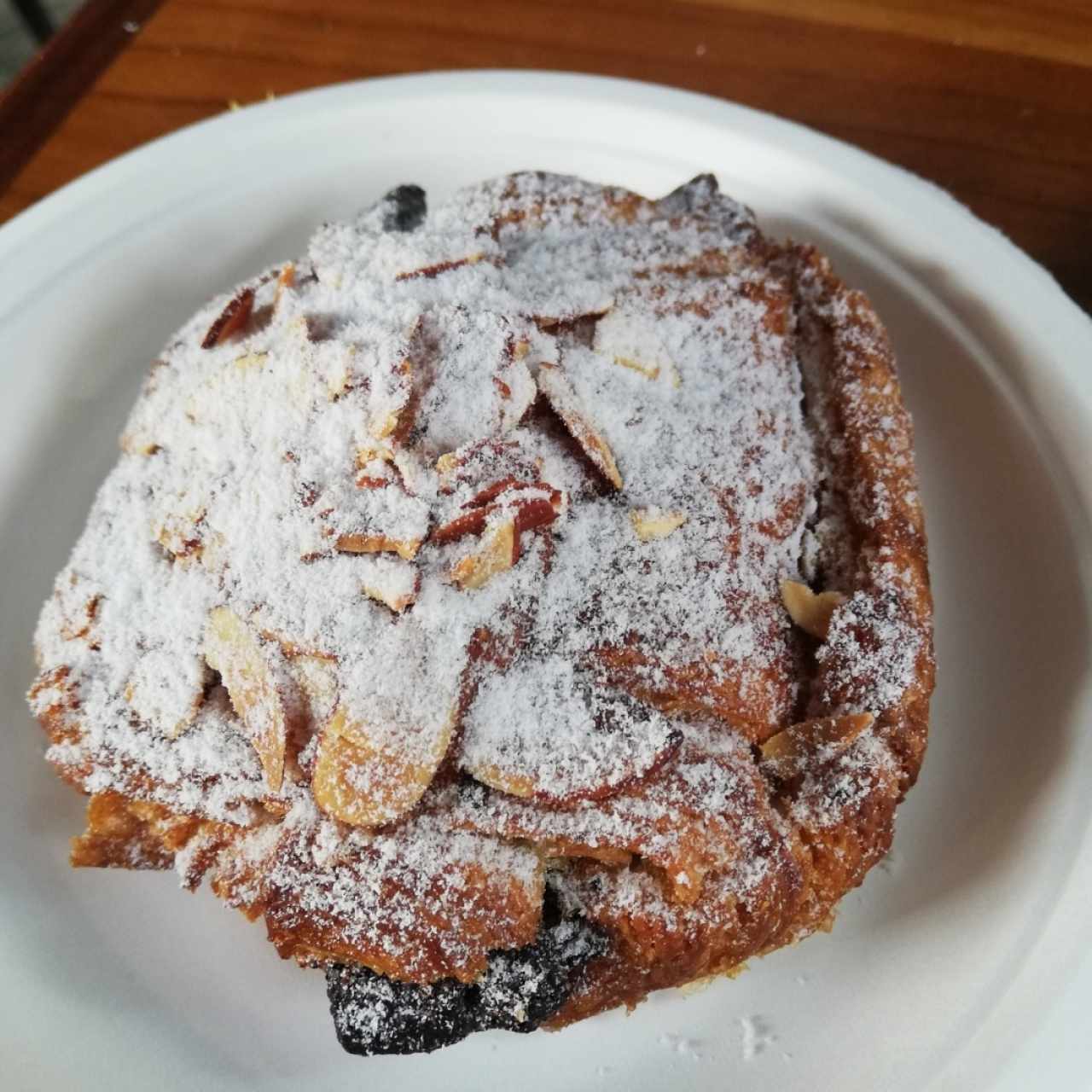 Croissant de chocolate y almendras 