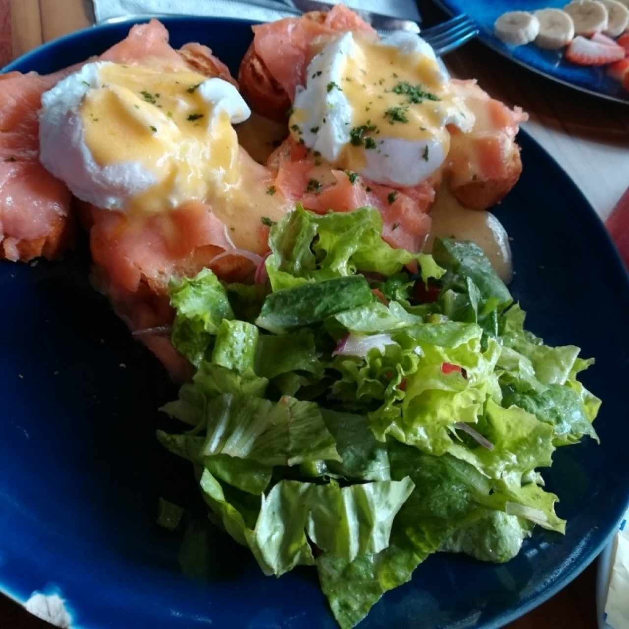 Salmon eggs Benedict