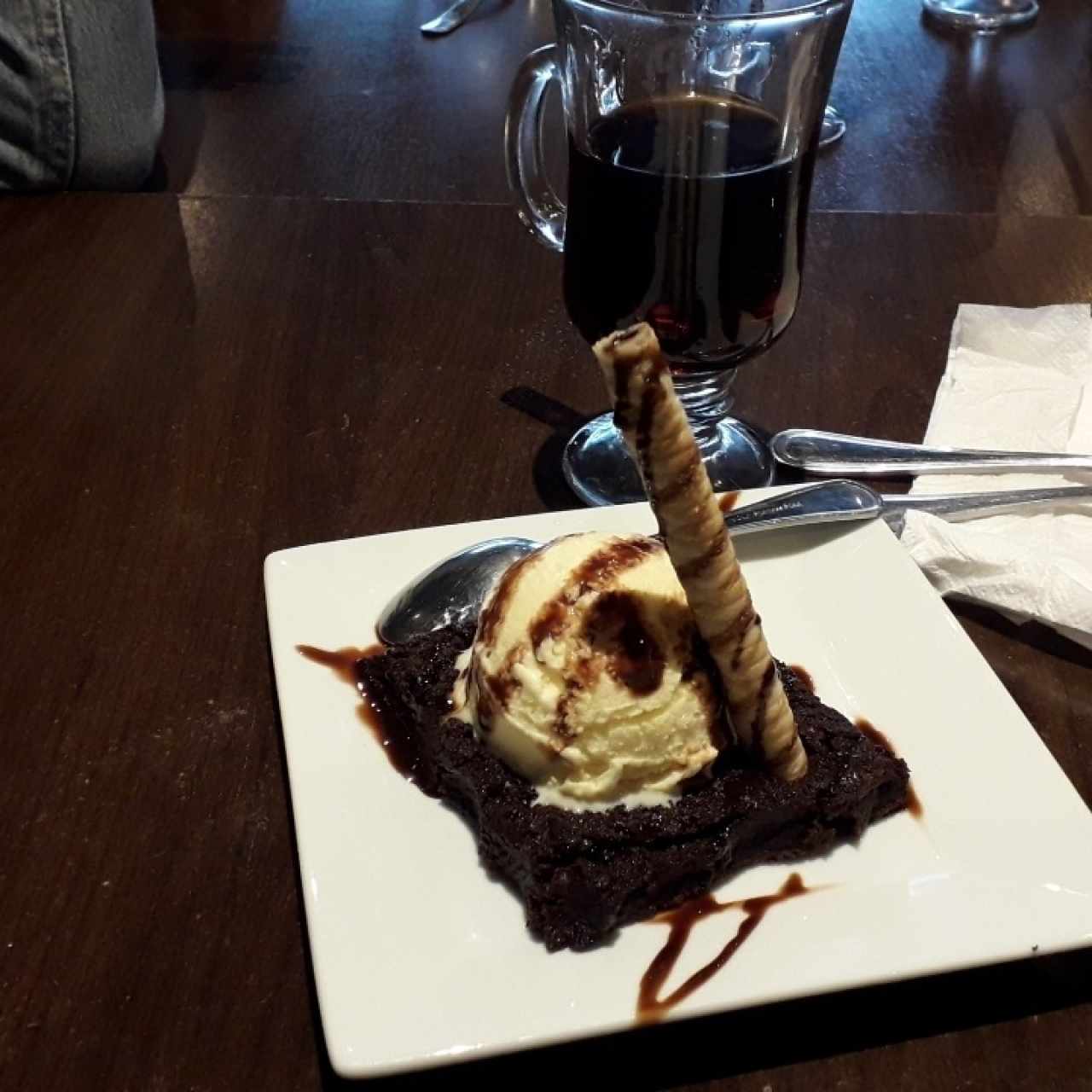 brownie con helado