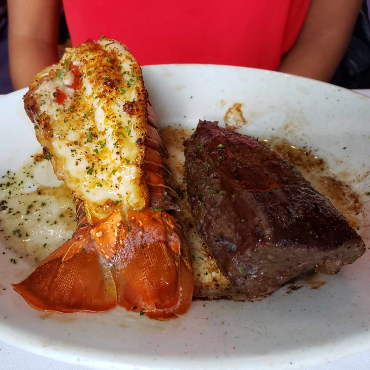 Filete de Lomito (8 oz.) y cola de Langosta